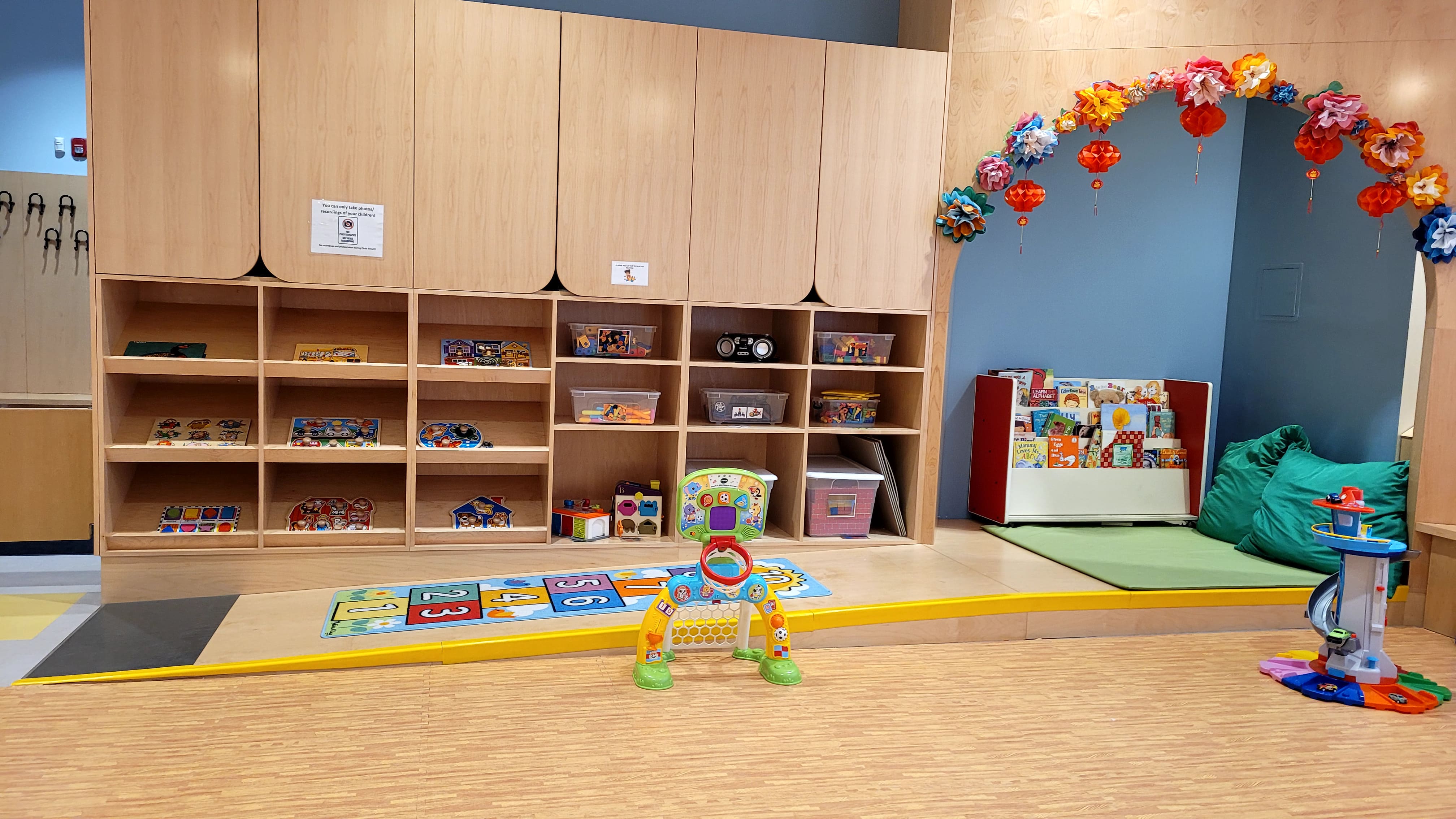 Shelf with Toys and Main Stage